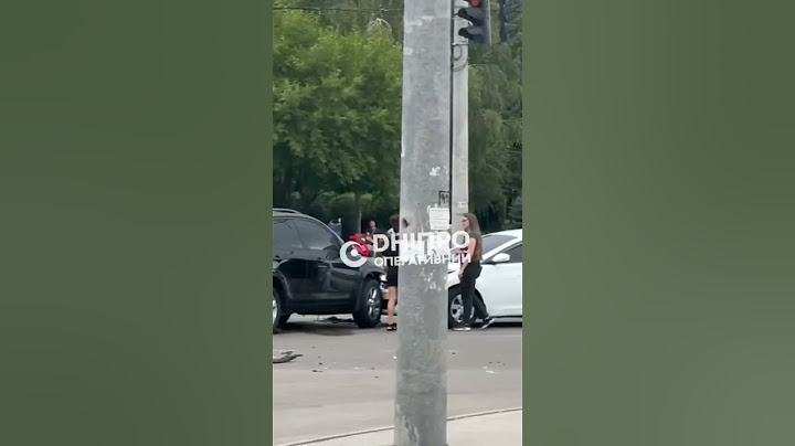 Відео моменту: потрійна ДТП на перехресті бульвару Слави та просп. Героїв