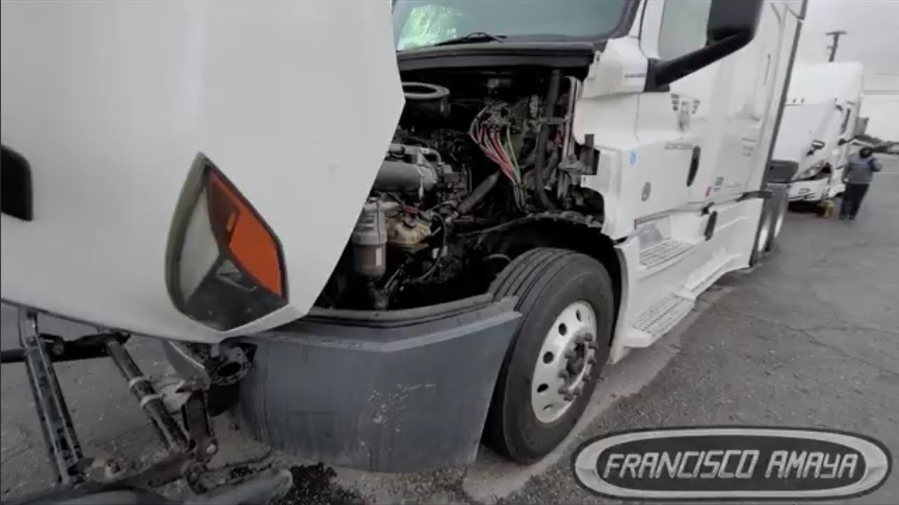 Freightliner cascadia DD15 engine block broken after a connecting rod