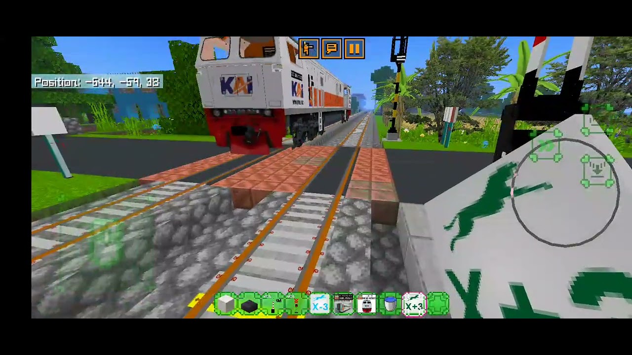 Main indocraft 6 palang pintu kereta api Len dua SEPUR dan lokomotif CC206 di siang hari 