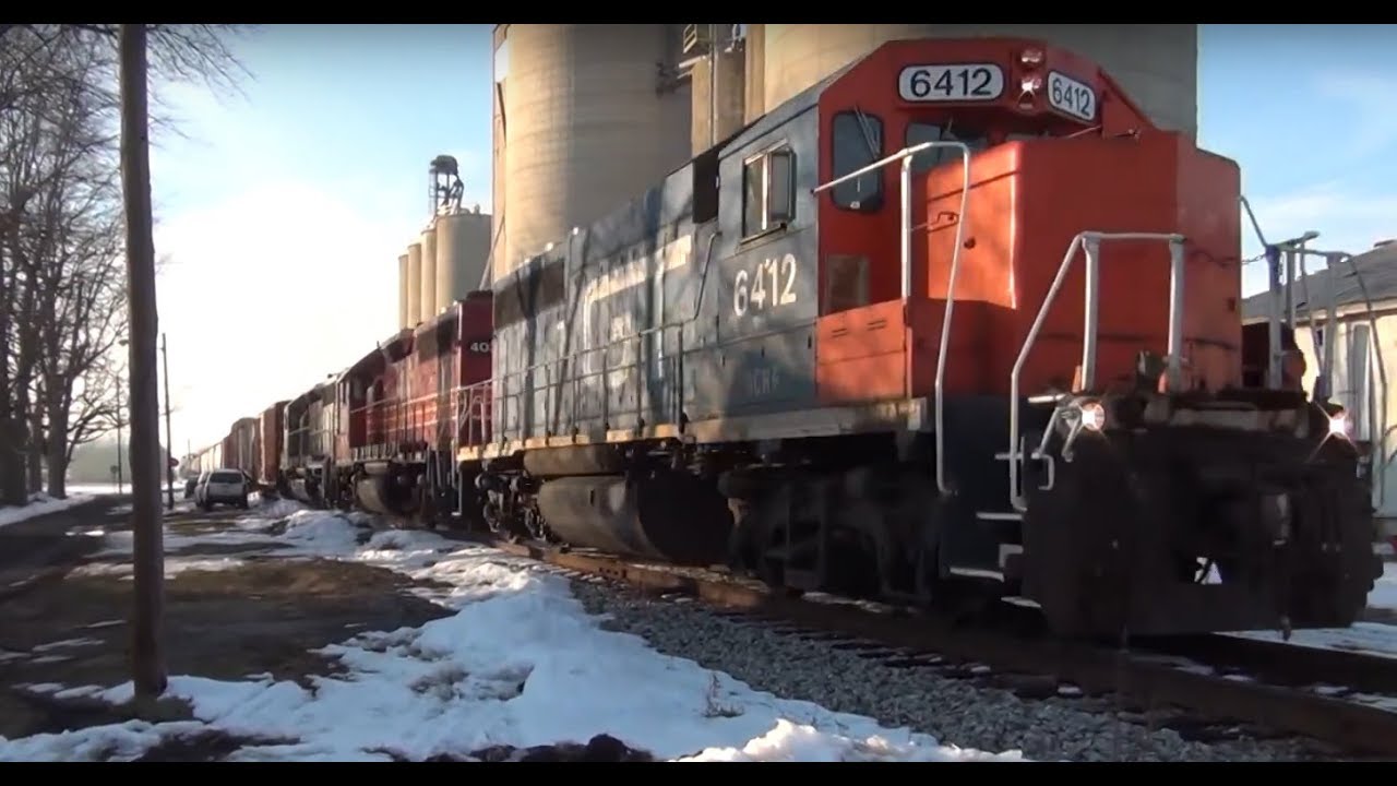GTW 6412 CF&E FWLI 3 loco lashup through Middle Point - YouTube