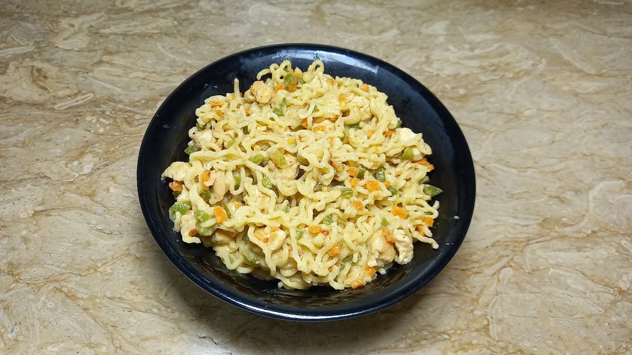 White Sauce Chicken Noodles | Quick And Easy Noodles Recipe | Chicken Noodles Recipe by SpiceItUp