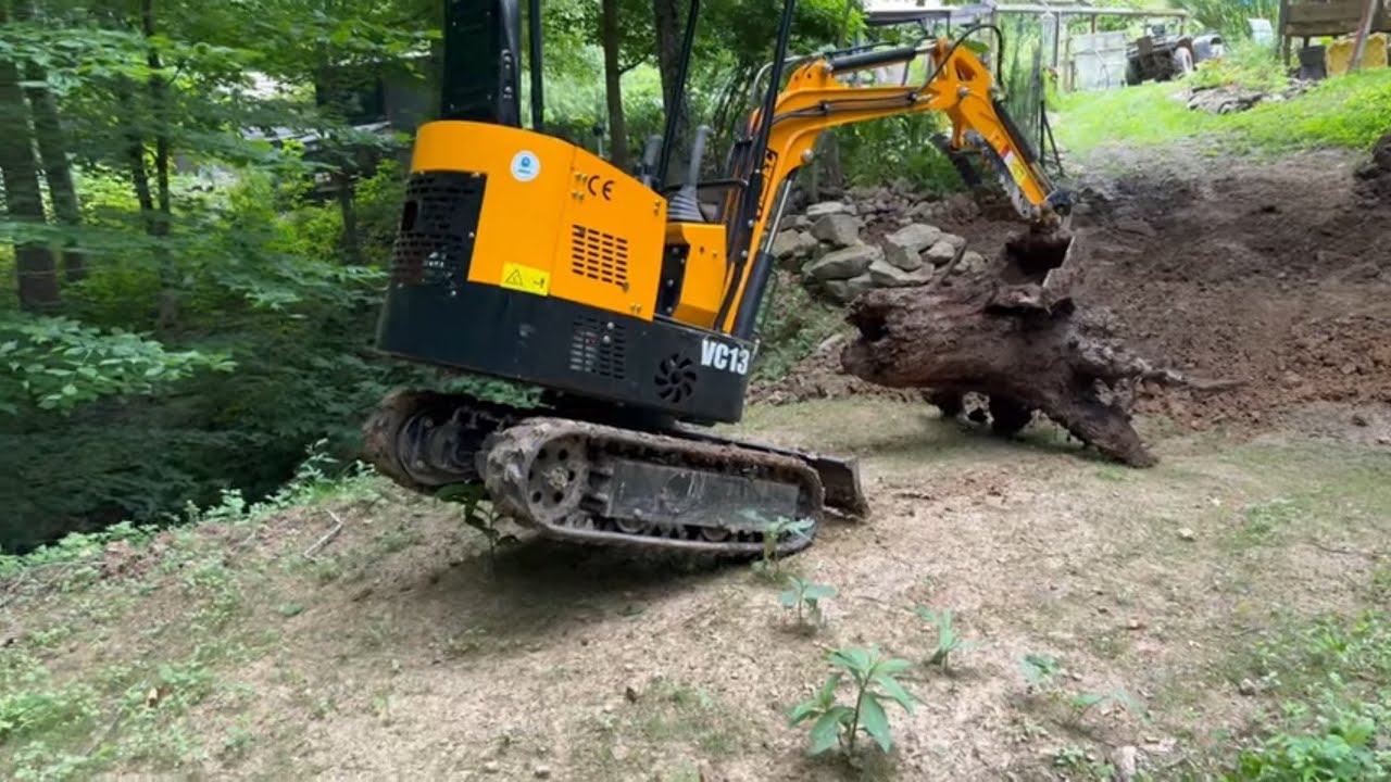 Chinese Mini Excavator Digging Stump and Leak !!!
