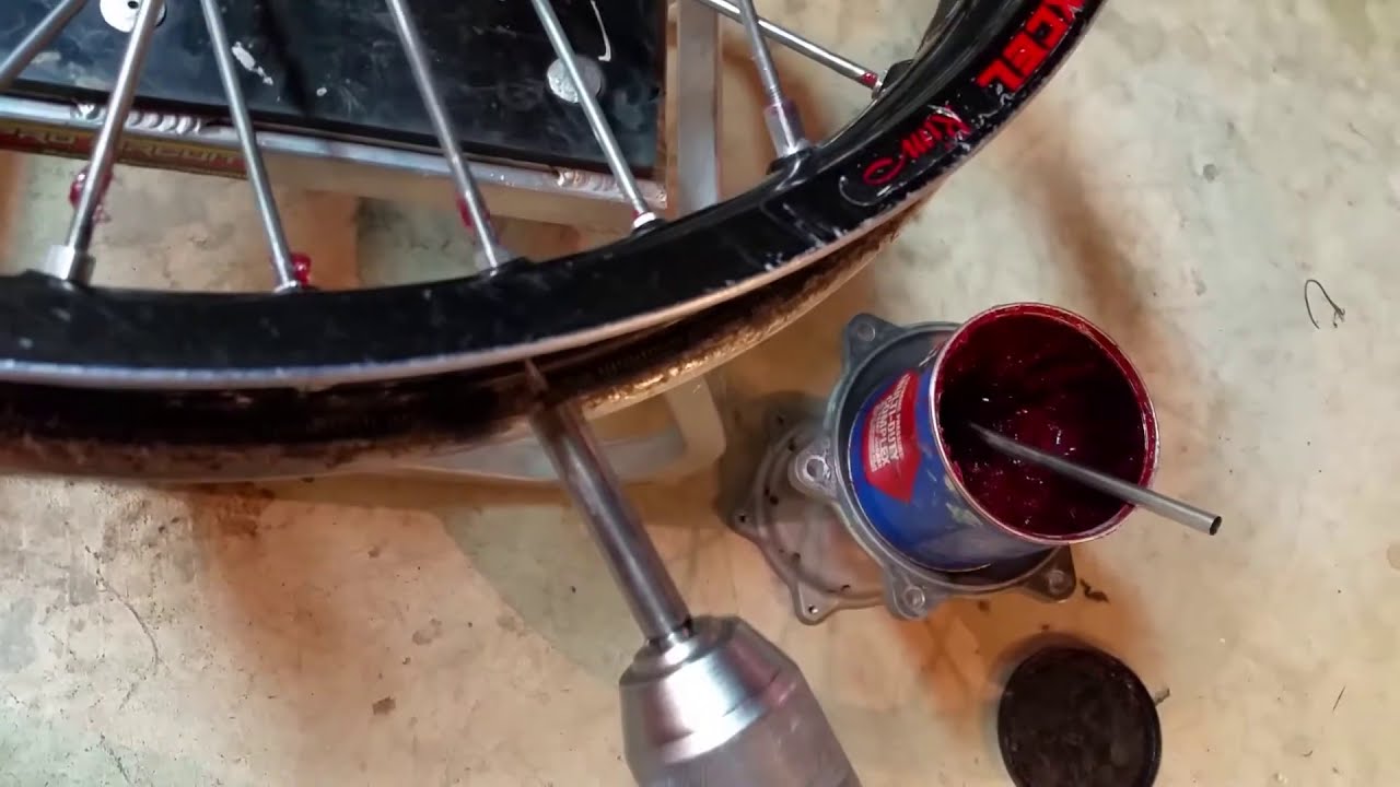Quick way to start tightening / loosening spokes of motorcycle wheel