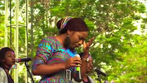 CHRISTINE  - BA YAHWE (LIVE UNSTOPPABLE PRAISE)