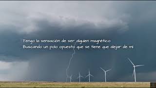 Atraes a los Relampagos / Carlos Sadness