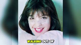 Phoebe Cates’ Micro Bikini Photos That Will Make You Drool!
