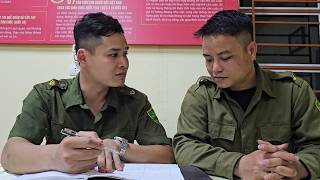 Police officers Luyen and Hoang Manh handle the chicken theft case.