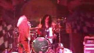 Watch Quiet Riot Old Habits Die Hard video