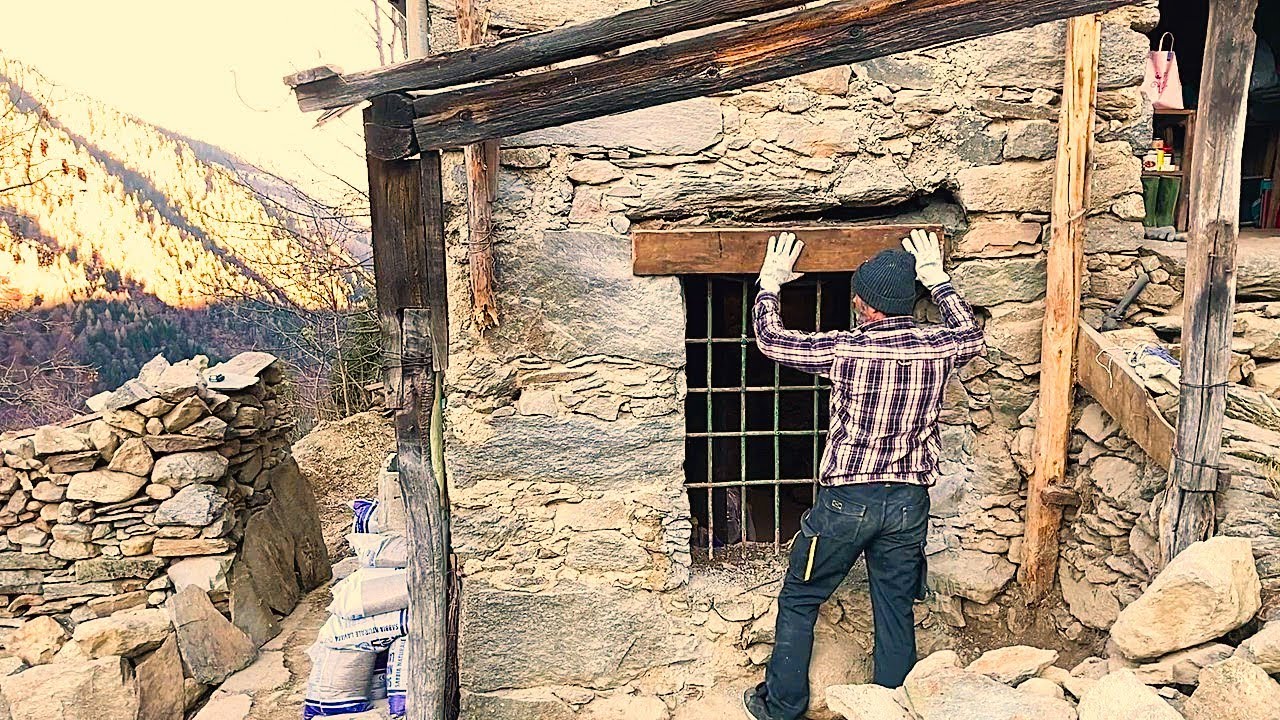 Ristrutturo la Baita in Montagna – Nuova finestra in stalla - Pavimento in pietra - Video n. 76