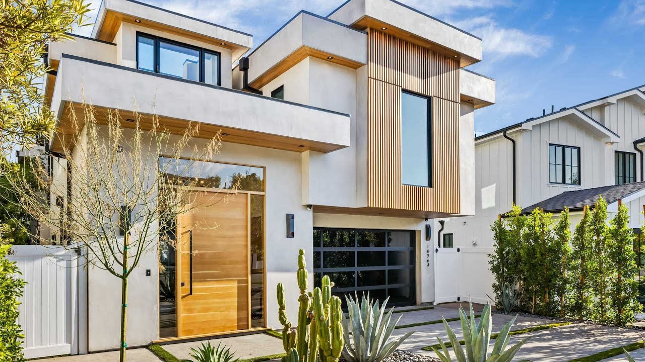 $4,199,000! Brand New Contemporary Home in Pacific Palisades with an expansive open space
