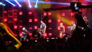 Blake Shelton - Boys Round Here (CMA Fest 2014)