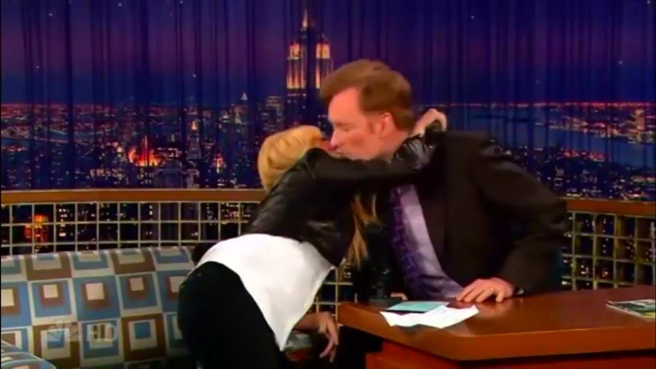 Kristin Chenoweth Sings A Song About Conan - Late Night With Conan O'Brien (2007)