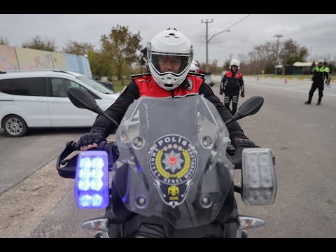 Edirne Emniyet Müdürü Mustafa Alçalar yunus timi üniforması ve motosikletiyle yollarda