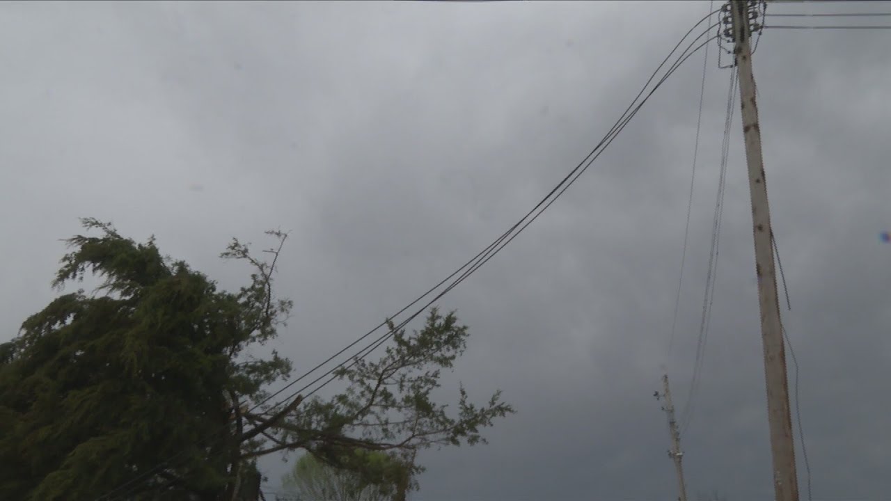 Central Illinois braces for severe weather - YouTube