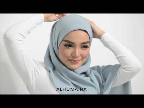 ISLA SQUARE SCARF Styling Tutorial Style 02
