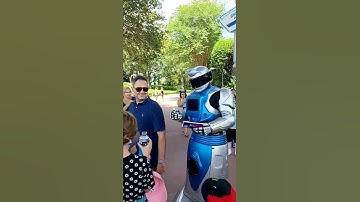 New Interactive Robot iCan moving around the Disney World EPCOT #robot #ican #robotics #로봇 #robots