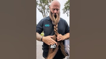 Người đàn ông có bộ râu dài hơn cả tóc khiến ai cũng sững sờ #shorts