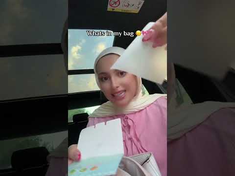 نبيلة ماذا يوجد غي حقيبتي 