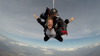 Skok ze spadochronem w tandemie - Ada w Skydive Wrocław