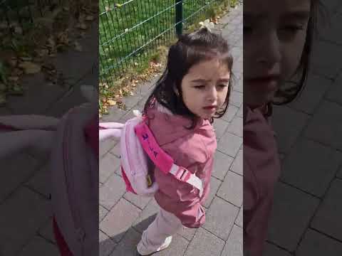ميلا معصبة مني ليش ماباخدها عالروضة   