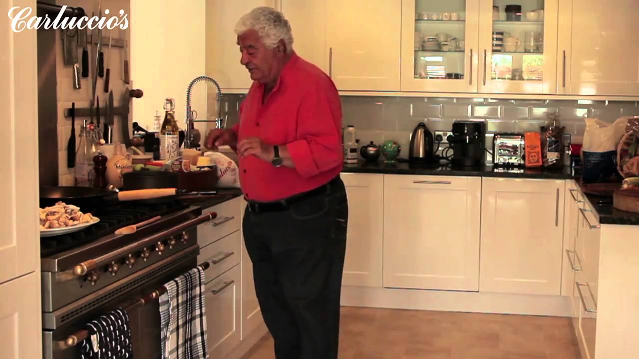 Antonio demonstrates how to make mushroom risotto  -Part One-