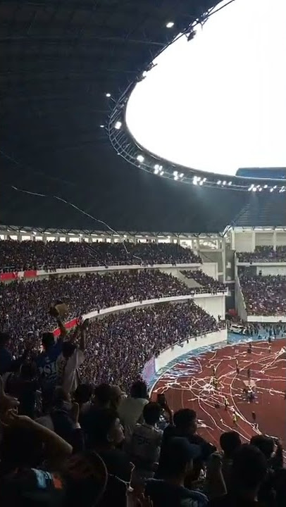 salalalalalala ooo semarang-ngechant bareng panser biru di perempat final piala presiden