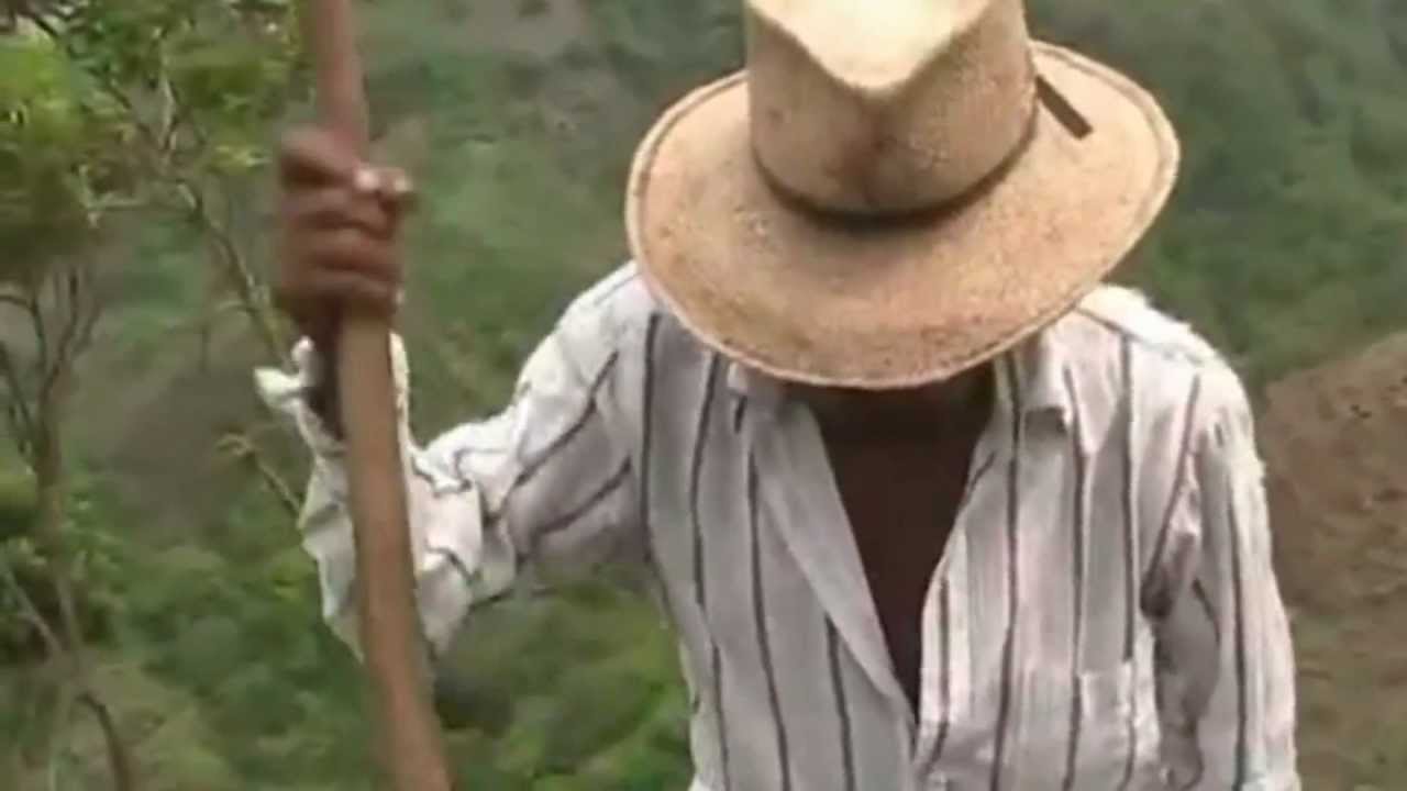 Martin Marcial cantando en zapoteco