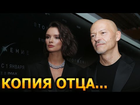 ПРЯЧУТ ОТ ВСЕХ! Как выглядит сын Федора Бондарчука и Паулины Андреевой? #Shorts