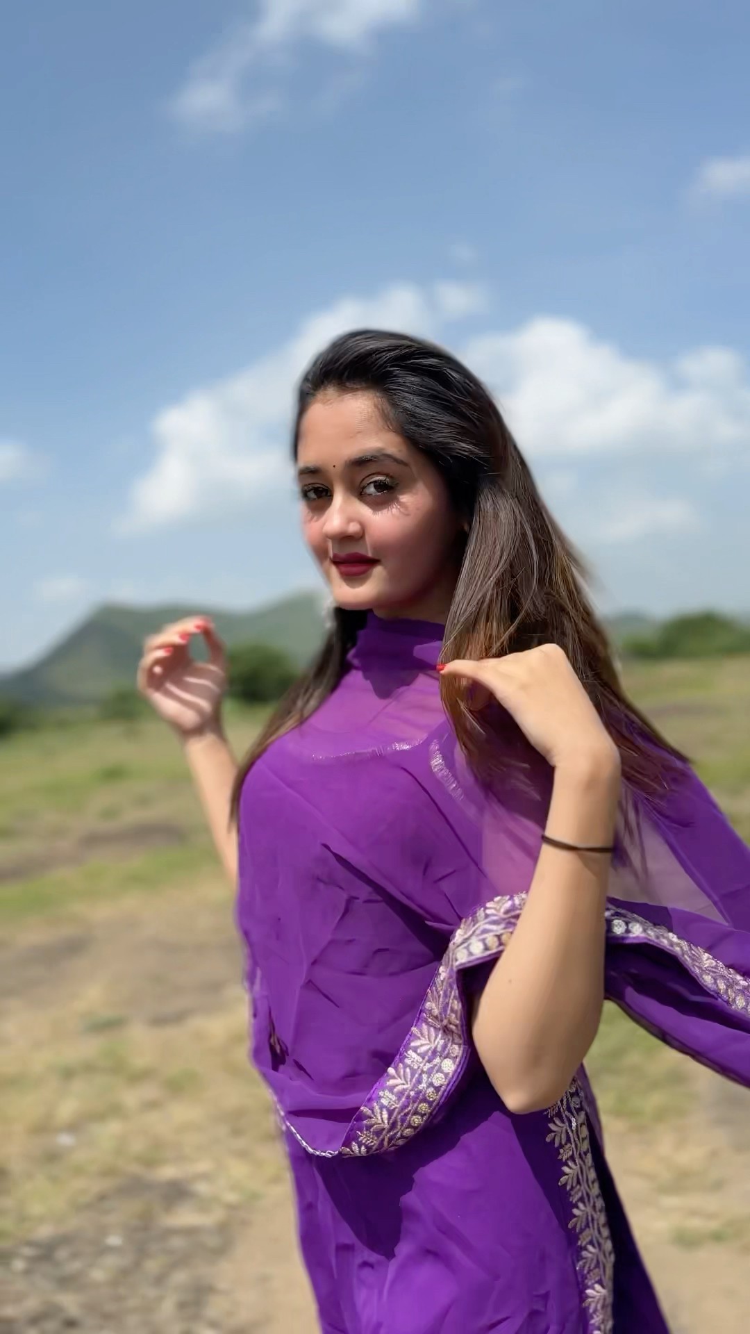 Mere Saiyaan Ki Bandook Chale Dhaye Dhaye ?#bindaaskavya #shorts