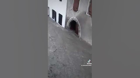 🌊 Images impressionnantes des inondations à Etsaut dans les Pyrénées-Atlantiques📅 date : 07/09/2024
