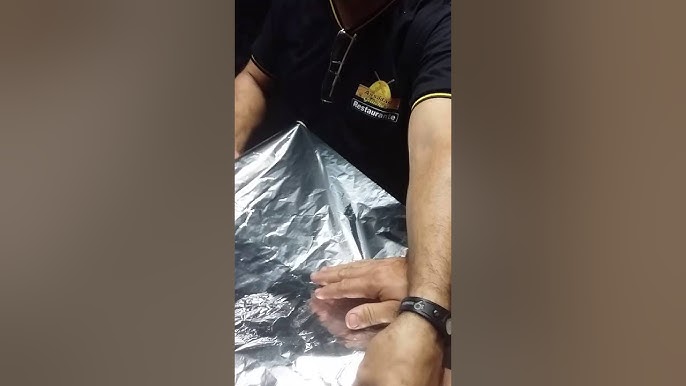 Qué cara del papel de aluminio va hacia afuera, la brillante o la mate?