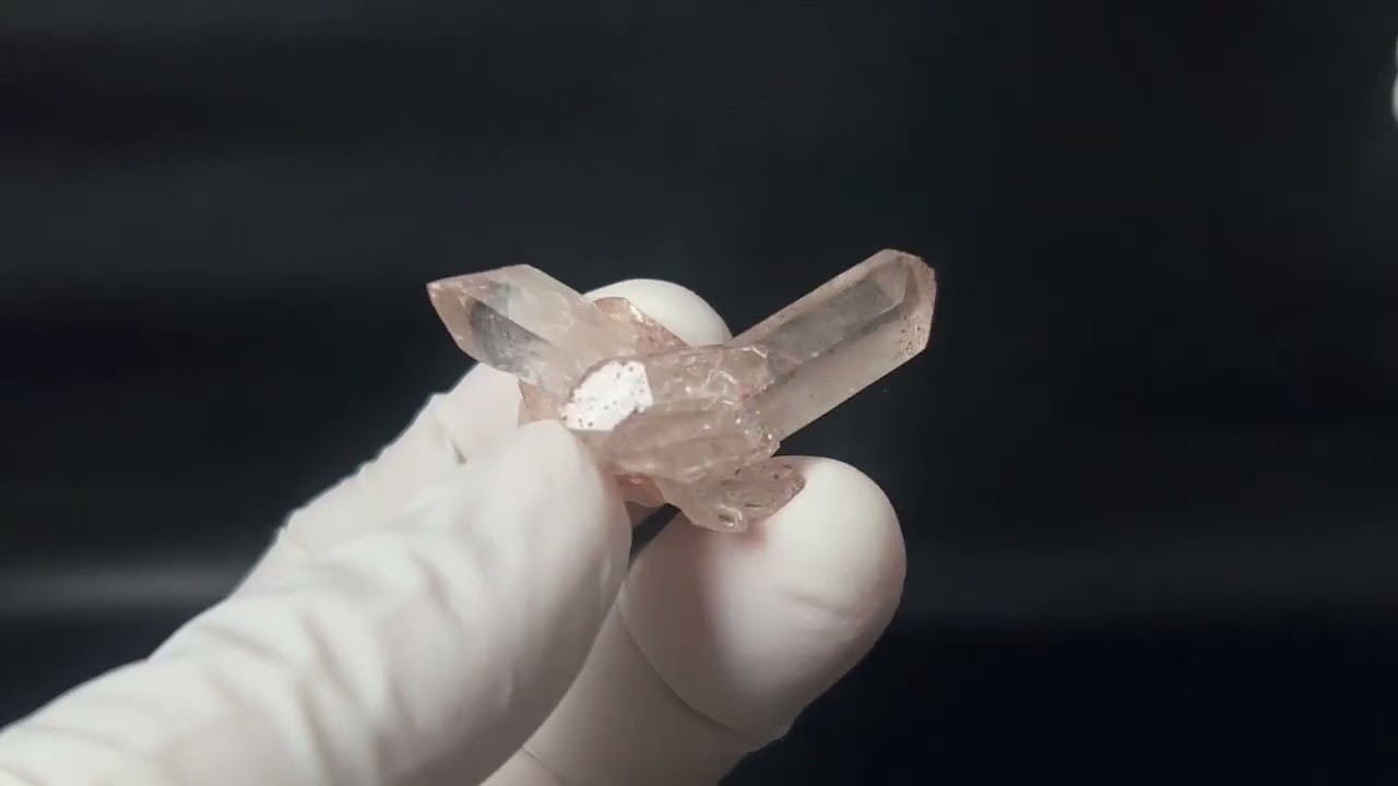 インド・マニカラン産ピンク水晶（連晶/貫入り） 11.1g - パーフェクト