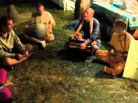 Bonnaroo Hare Krishna kirtan 2012 - YouTube