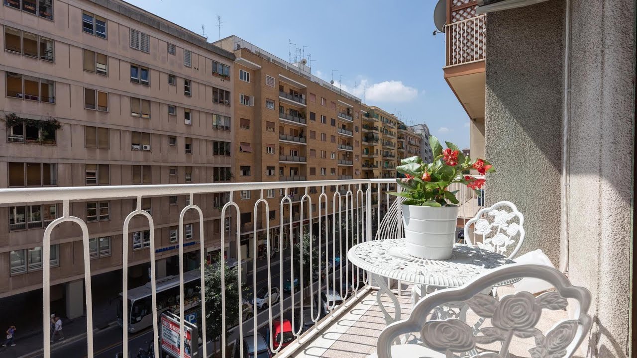 THE BEST Rome apartment, Italy - YouTube