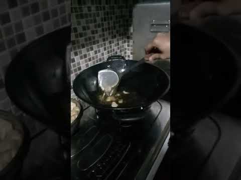 cara menggoreng kerupuk kulit sapi agar mekar dan renyah. 