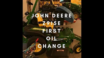 Kolik litrů oleje potřebuje sekačka John Deere z915e?