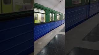 Потяг Еж3 на станції метро Тракторний завод#reels#train#spring#2026#automobile#travel#харків