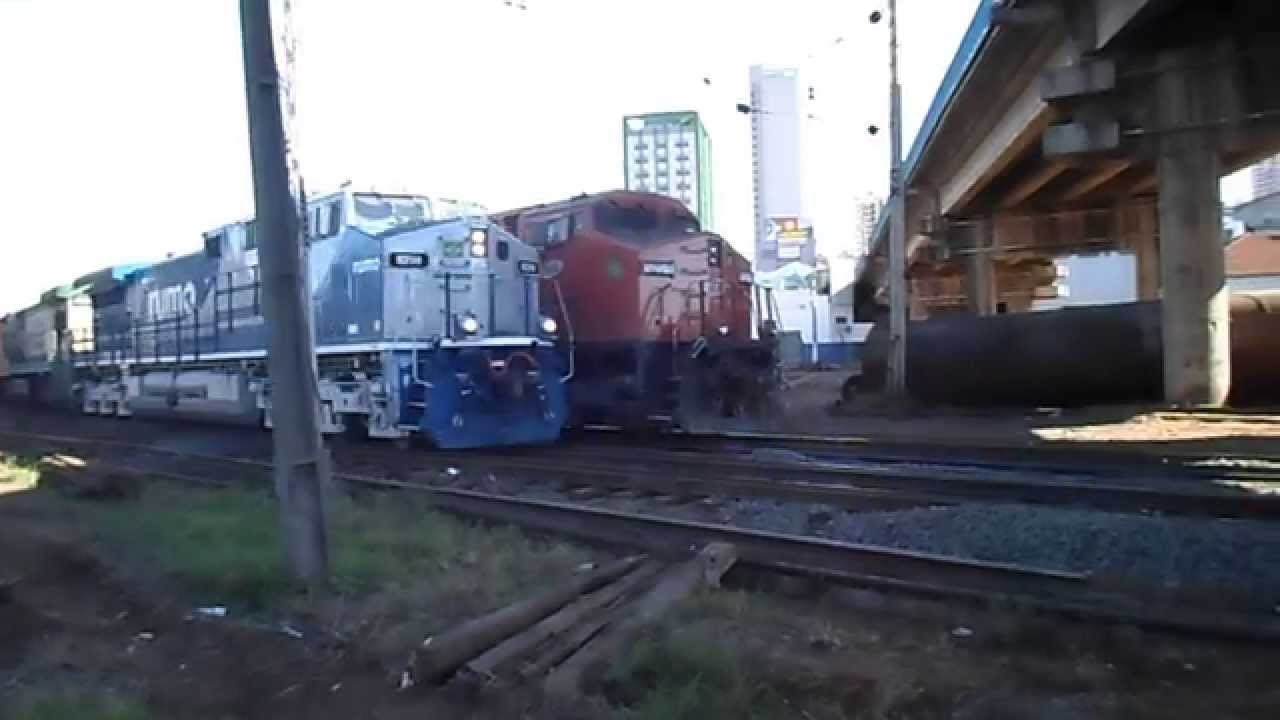 GE AC44i 8298 Rumo/Arco Rail + GE C30-7 9334 passando em Limeira SP ...