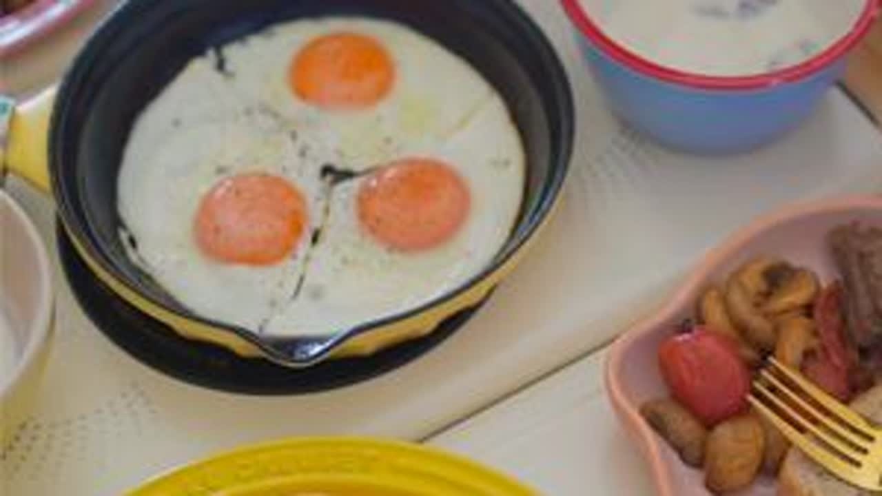 晒晒我家早餐：难道不出门也会阳？真要隔离在另套房8天不洗澡？ #早餐  #面包机做吐司