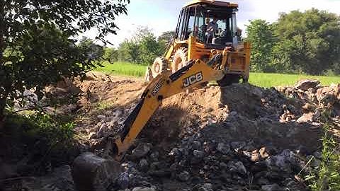 #Fast Video-JCB Breaking and Throwing Out Old Culvert Concrete