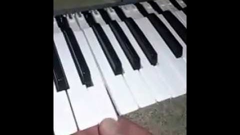 How to repair sticking synthesizer keyboard keys