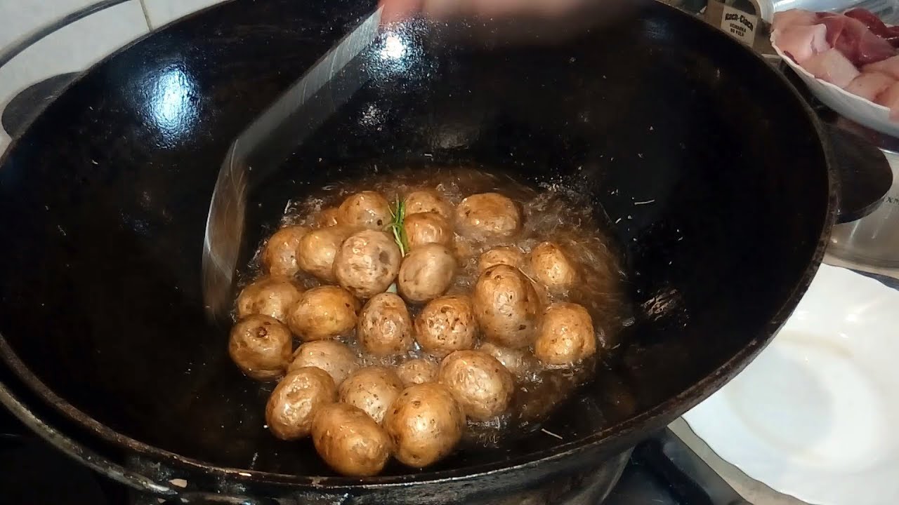 Картошка в казане в масле