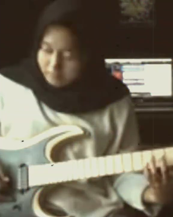 AKSI CEWEK CANTIK BERGITAR   JENGAH   PAS BAND COVER #SHORTS