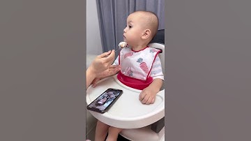 Khi con ăn cơm khó đã có Cô Trinh lo #baby #beyeu #funny #funnybaby #mevabe