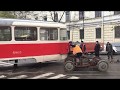 Трамвай сошел с рельс - замена колес на прямо на улице