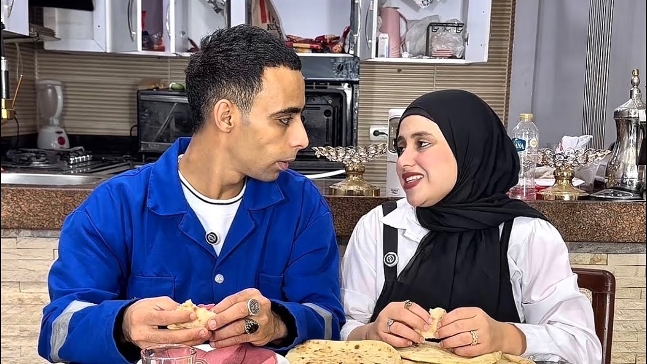 فتاة تخبي الاكل من قدام حماتها 😱