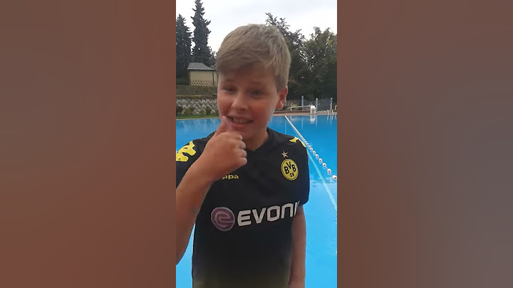 Mit Sachen ins Wasser