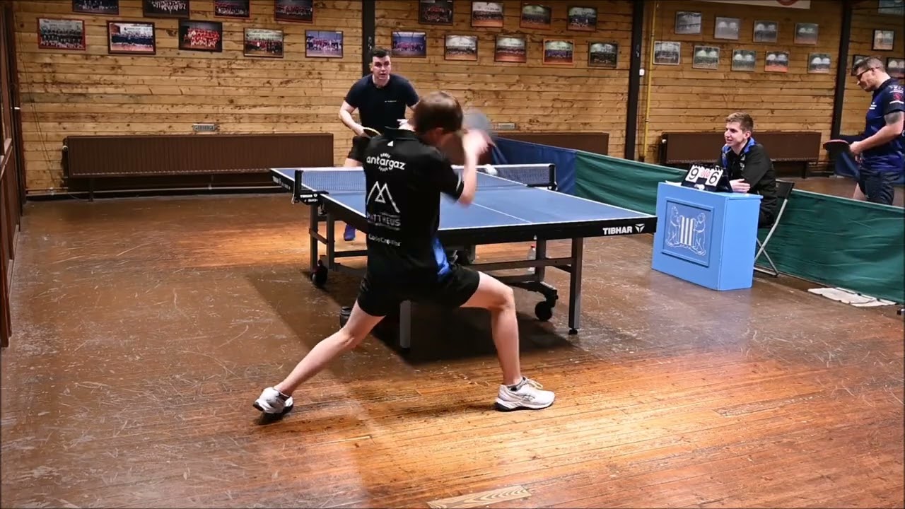 JULES D'HOLLANDER B0 (Berlaar) tegen VITJA LUTSENKO B2 (Smash Dolfijn)