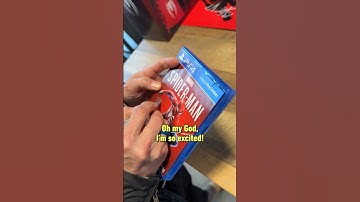 Yuri Lowenthal signs a pre-order for Marvel’s Spider-Man 2. #spiderman2ps5 #spiderman #ps5 #gaming