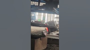 Extremely dangerous forging, forging cylindrical iron blocks into giant screws at high temperatures!
